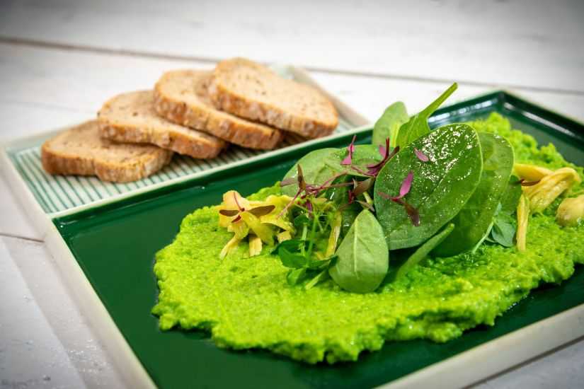 Spread de mazăre cu avocado,pâine integrală