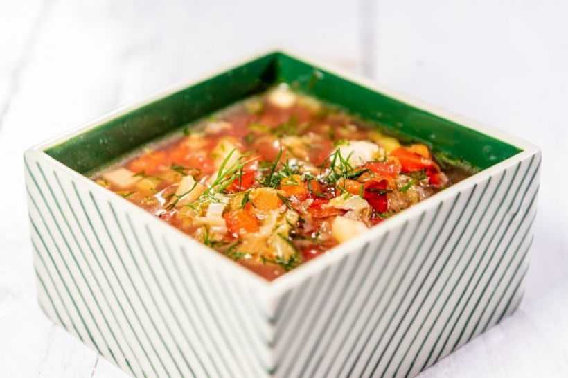 Supă de varză albă cu legume, crutoane