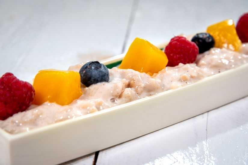 Orez cu lapte, scorțișoară si mango