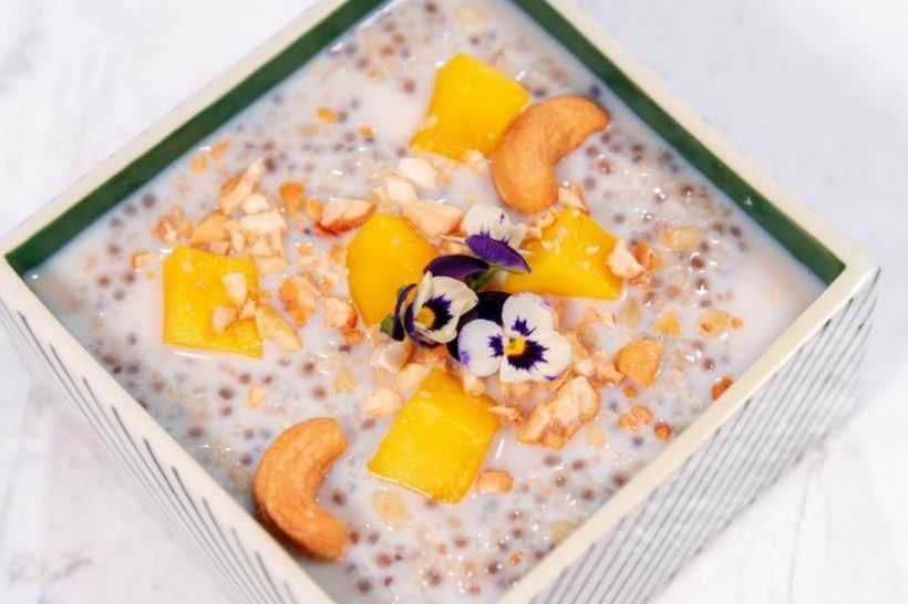 Bulgur cu semințe de chia, caju și mango