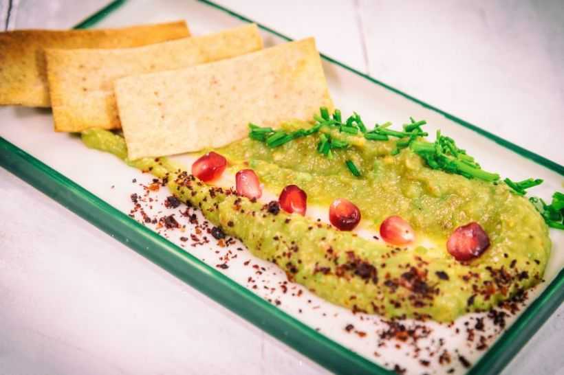 Moutabal,cremă de vinete cu tahini și rodii cu crackersi integrali