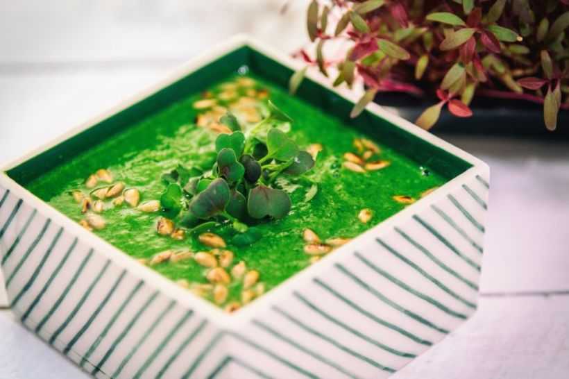 Supă cremă de verdeturi cu semințe de dovleac