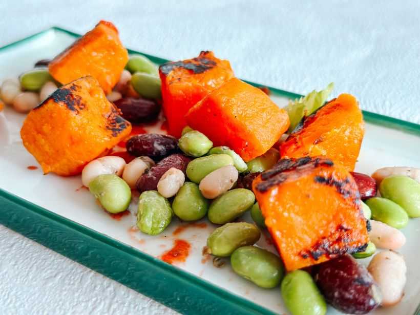 Mix de fasole cu edamame si cartofi dulci, copti